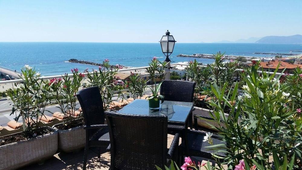Hotel Tirreno Marina di Massa Dış mekan fotoğraf